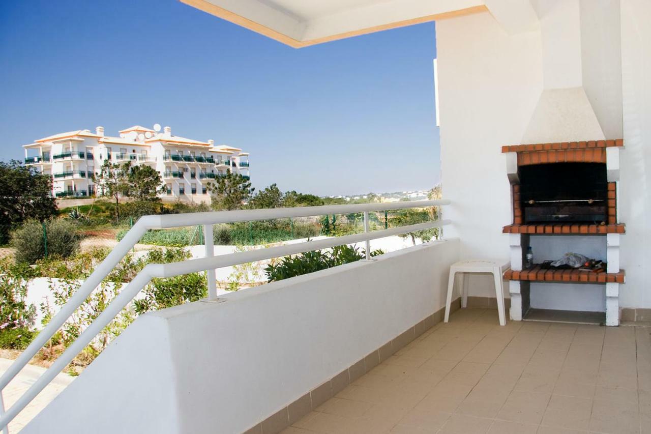 Os Apartamentos A Ramos Na Praia Da Gale Estao Inserido Em Condominio Com Piscina, Fica Apenas A 350 Metros Da Praia Da Gale - Apartamentos Com Ar Condicionado Tanto Nos Quartos Como Na Sala, Smart Tv Com Prime Video E Cozinha Completa Albufeira Exterior foto